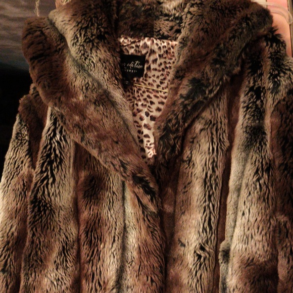 Parkhurst Jackets & Blazers - OUTDOOR EDITION BY PARKHURST LUXURIOUS FAUX FOX FUR COAT LIKE NEW
